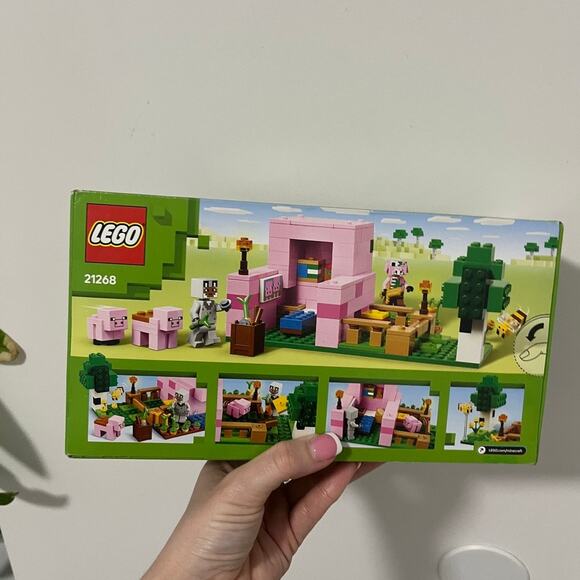 NEW LEGO Minecraft The Baby Pig House Set - Picture 3 of 4